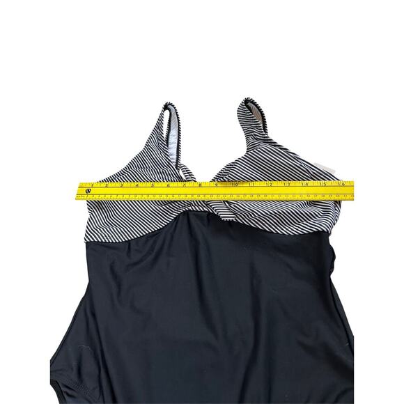 NWT beachsissi  Black And White Stripe One Piece Swimsuit Cutout Back Size L - Picture 8 of 8